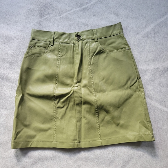 NWOT Daphnea Green Faux Leather Skirt - Picture 2 of 6